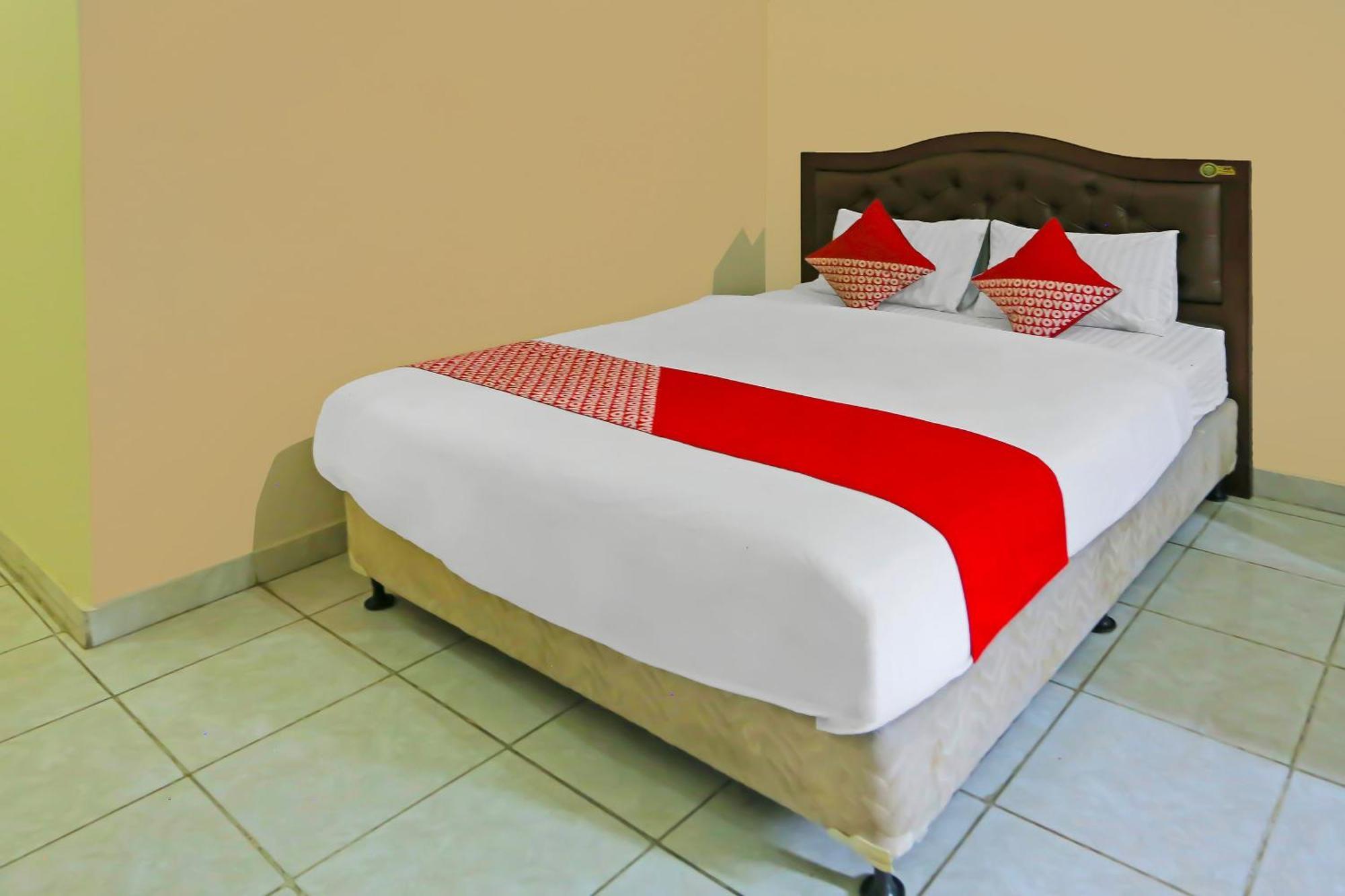 Super Oyo 3978 Hotel Danau Indah Bekasi Exterior photo